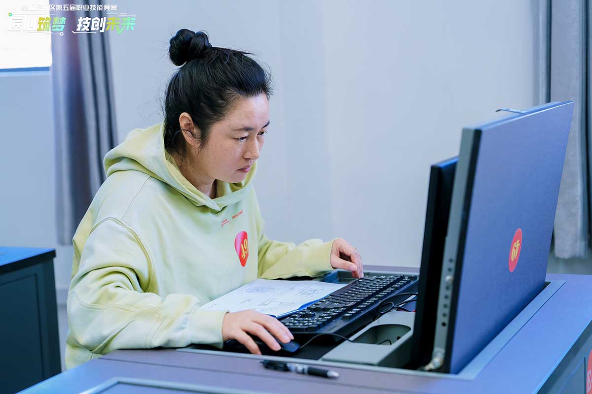 技耀望城，載譽(yù)而歸！長纜智能斬獲經(jīng)開區(qū)職業(yè)技能競賽一等獎(jiǎng)！于笑男比武現(xiàn)場